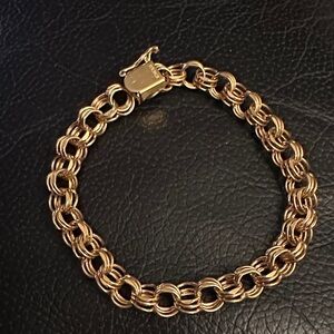 Luxurious Gold Link Bracelet Approximately 8 inches long